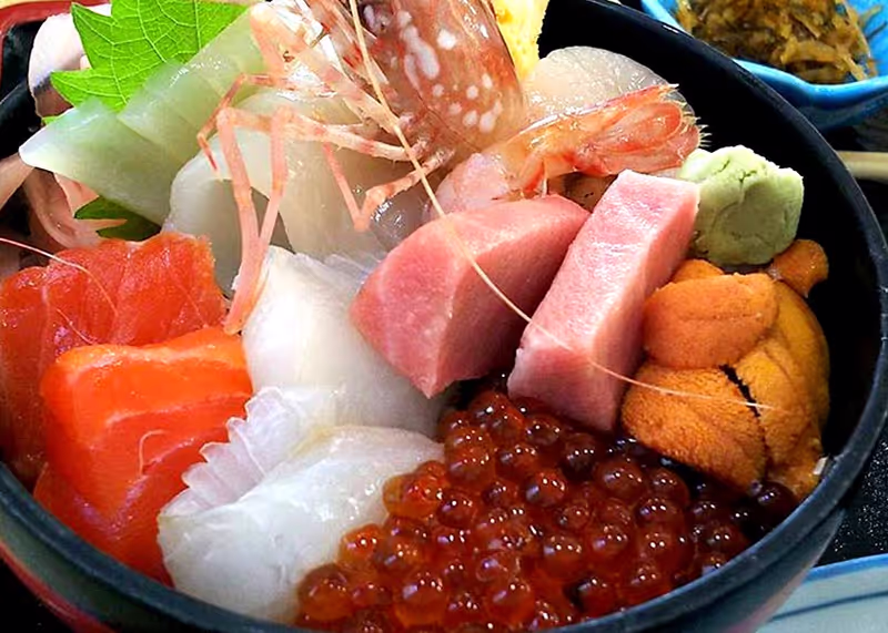 Otaru Private Tour - Local Seafood Shop in Otaru