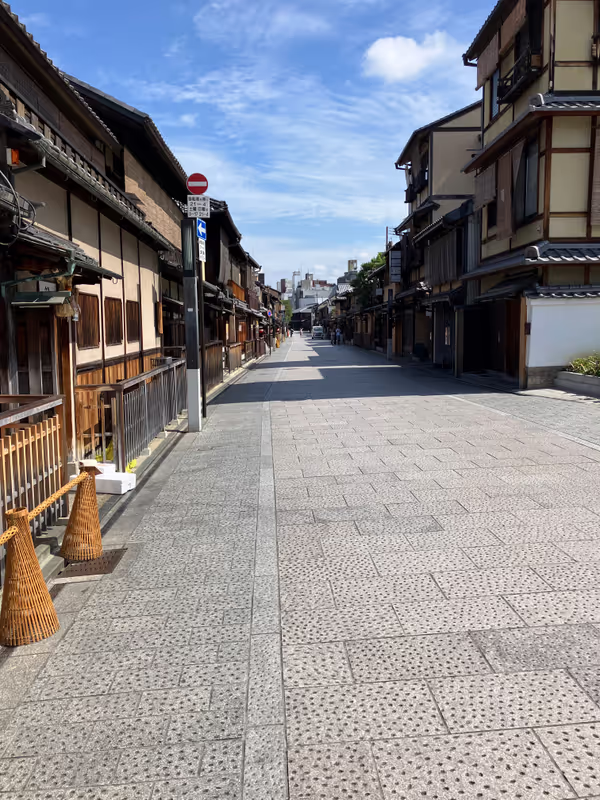 Kyoto Private Tour - Hanamikoji Street in the morning