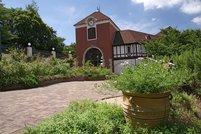 Kobe Private Tour - Kobe Nunobiki Herb Gardens in summer — Photo: 663highland, CC BY 2.5, via Wikimedia Commons.