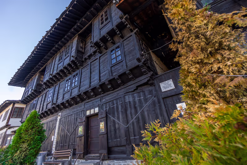 Veliko Turnovo Private Tour - House with no nails