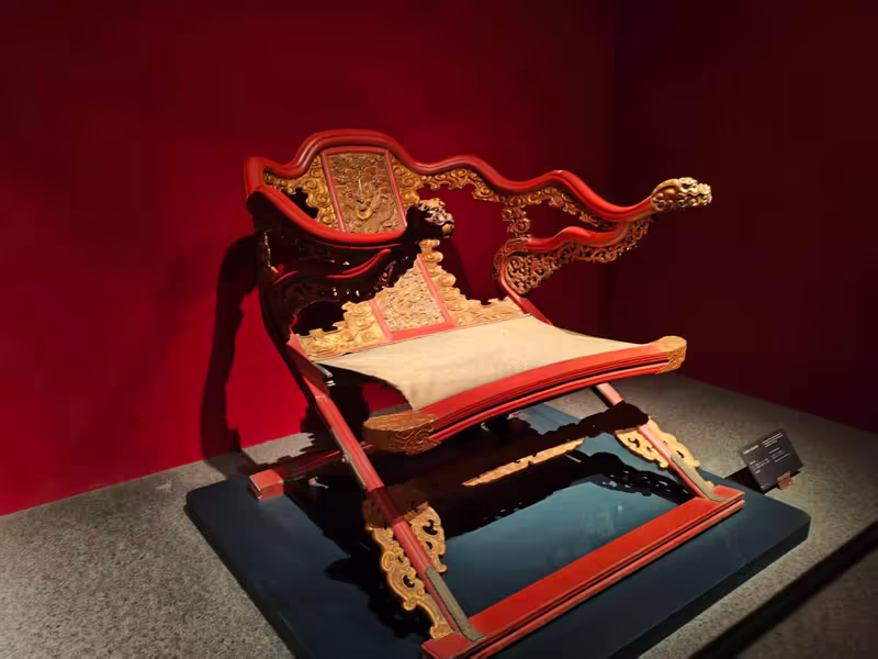 Beijing Private Tour - Foldable chair of Qing Dynasty emperors