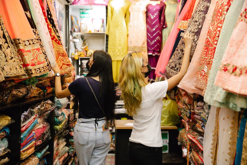 Dhaka Private Tour - Aarong Flagship Outlet