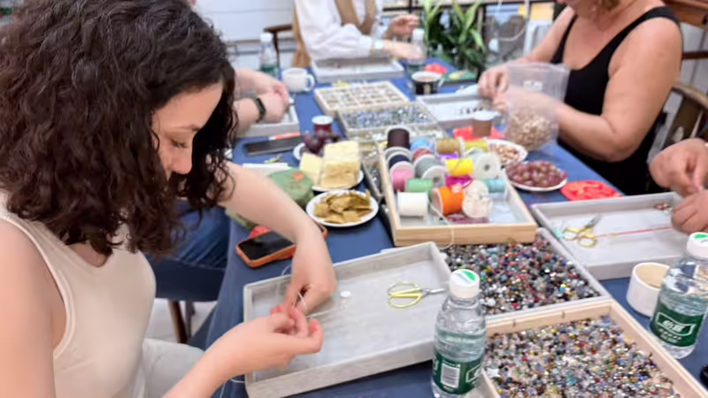 Beijing Private Tour - Make your own bracelet