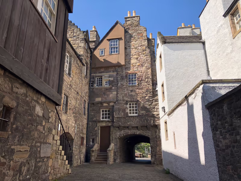 Edinburgh Private Tour - Bakehouse Close, Canongate, Edinburgh
