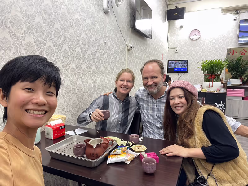 Taipei Private Tour - KTV tea house
