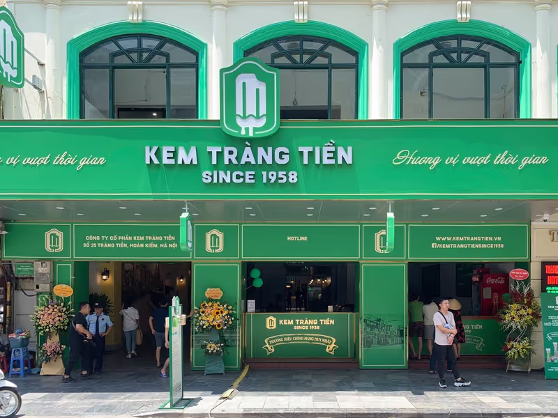 Hanoi Private Tour - Trang Tien ice cream