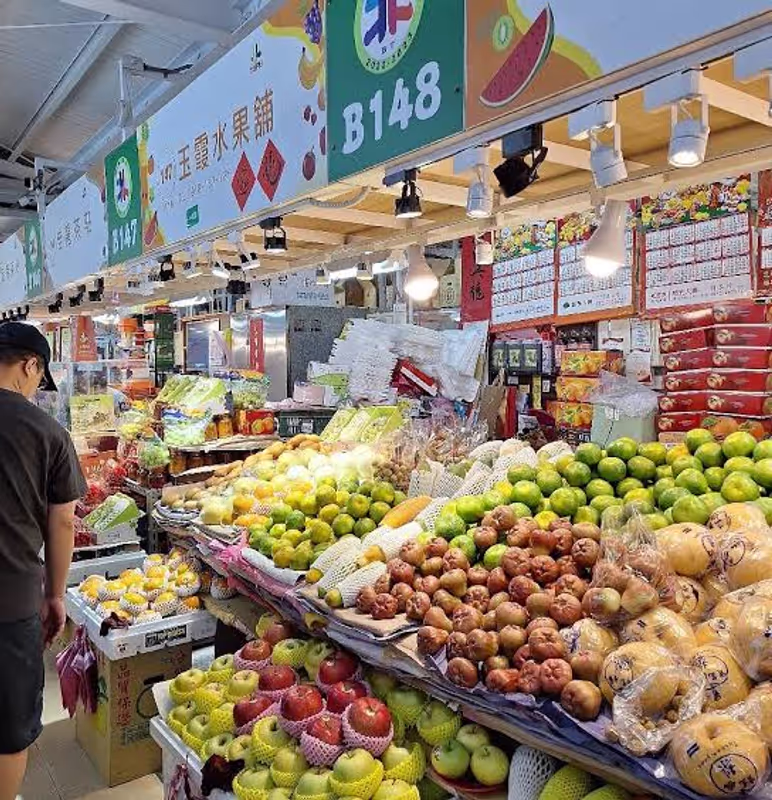 Taipei Private Tour - Fresh fruits and veggies