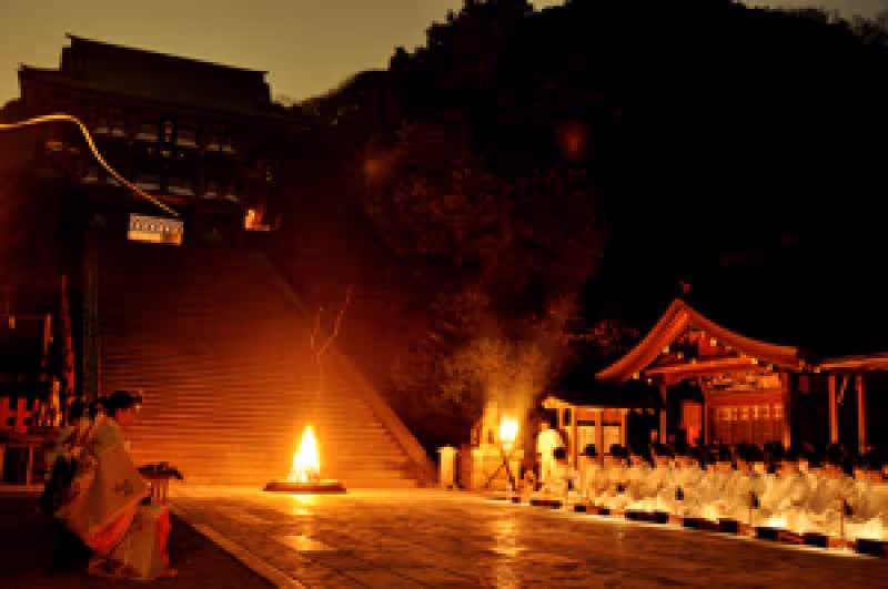 Kamakura Private Tour - Stairsteps to the main pavilion of Tsurugaoka-hachimangu