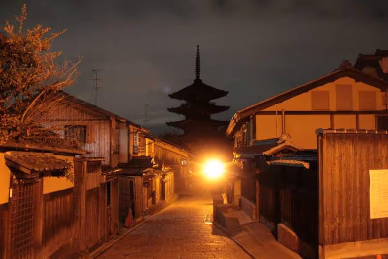 Kyoto Private Tour - Old Kyoto streets at night