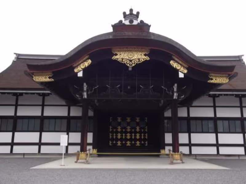 Kyoto Private Tour - "Shinmikurumayose" Gate, where those who were formally allowed to visit the palace went through.