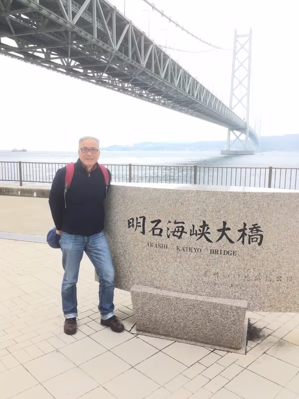 Kobe Private Tour - In front of the longest suspention bridge, Akashi-Kaikyo Brodge.