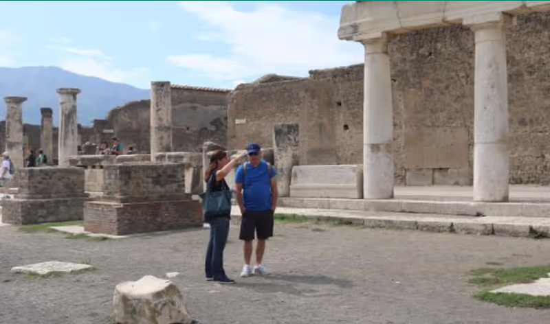 Pompeii Private Tour - Ilaria with client