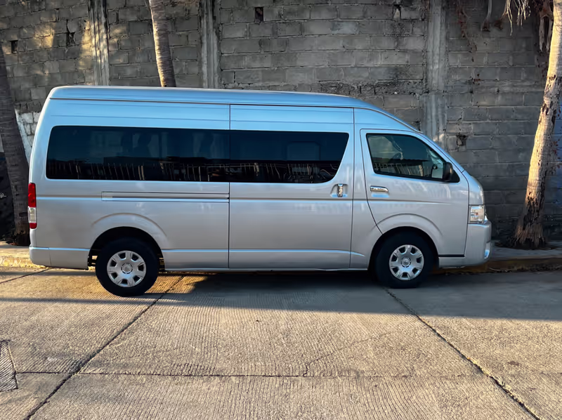 Acapulco City Private Tour - A sample car used in the tour