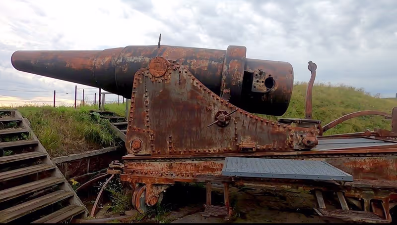 Helsinki Private Tour - Old Russian coastal cannon in Suomenlinna fortress