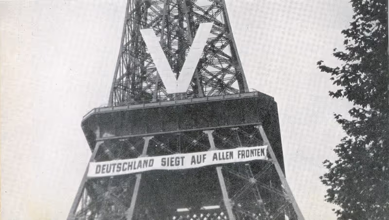 Paris Private Tour - The Eiffel Tower during WWII