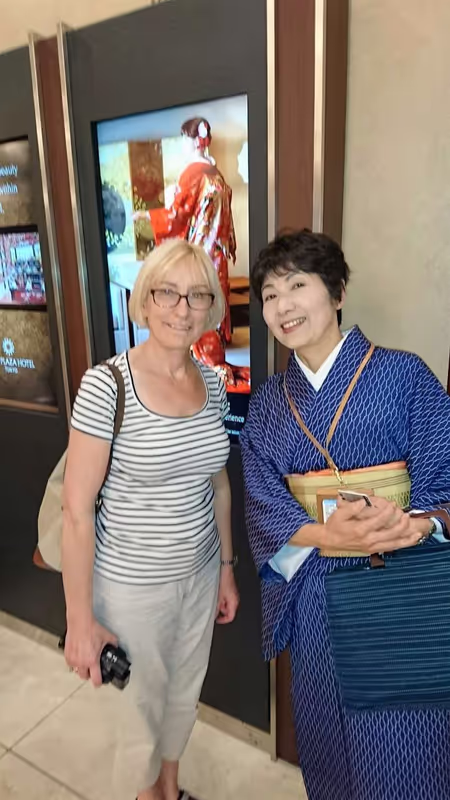 Tokyo Private Tour - Girl's union with a lady from the UK