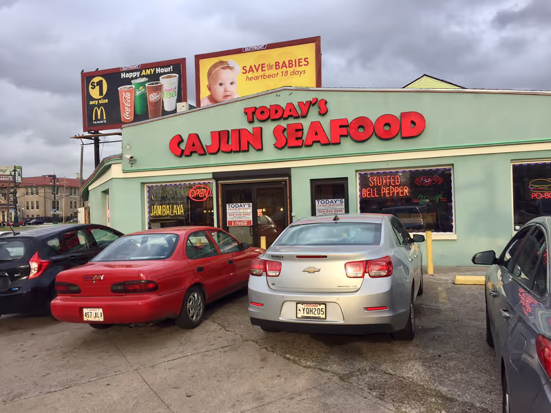 New Orleans Private Tour - Lunch like a local at a neighborhood place.