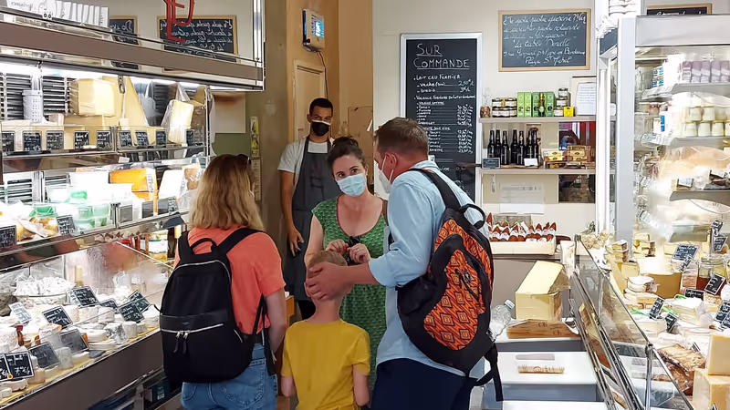 Bordeaux Private Tour - Tours for the whole family, here tasting local cheese!