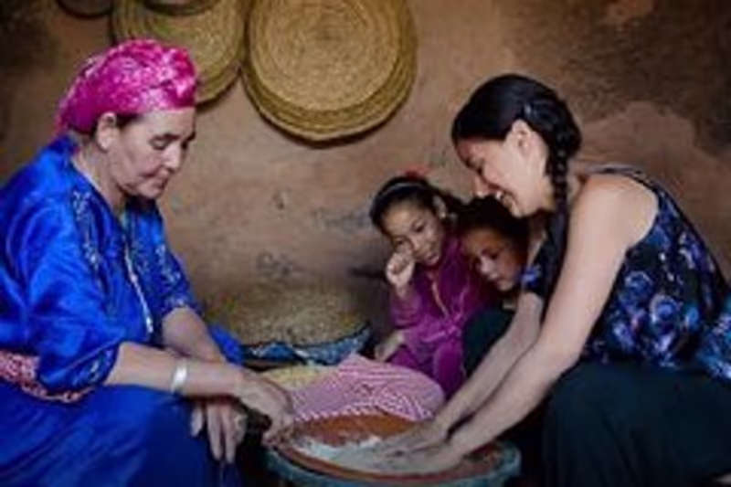 Marrakech Private Tour - Learning with Berber leady