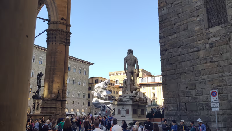 Florence Private Tour - Piazza della Signoria. Florence walking tour for 2 hours.