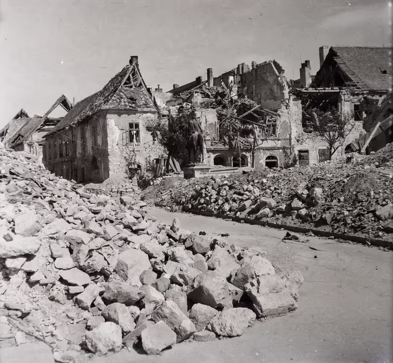 Budapest Private Tour - Castle District 1945 (Fortepan Public Archive: 96173)