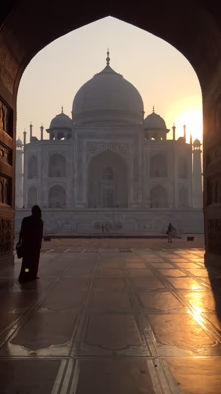 Delhi Private Tour - sunrise through the arch.