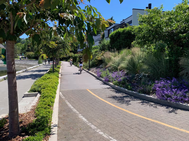 Vancouver Private Tour - Riding the bike paths of False Creek